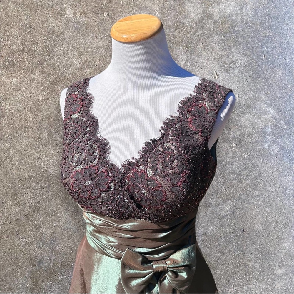 Formal Dress - Picture 2 of 8